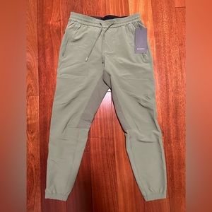 LULULEMON MEN LICENSE TO TRAIN PANTS 33” ARMY GREEN MEN’S SIZE M JOGGER NEW